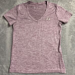 Under Armour UA Shirt Sz. XS Purple Women Loose Heatgear V-Neck Short Sleeve